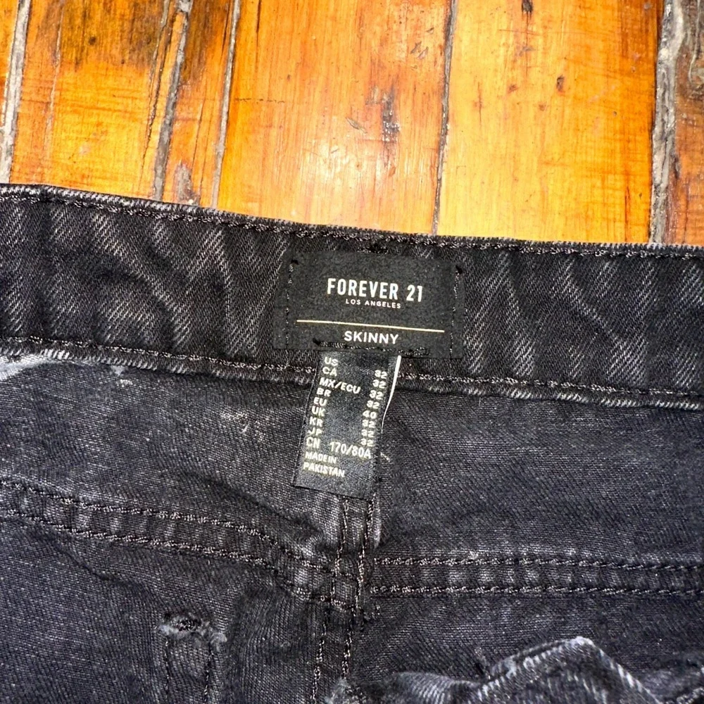 Forever 21 Jeans Men's 32 Black Grey Stripe Denim Skinny Leg Dark Wash Ankle Zip